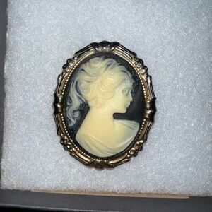 Vintage Black and White Cameo Brooch with Ornate Frame